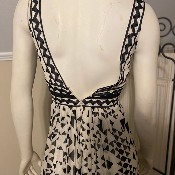 Dress - Picture 8 of 9